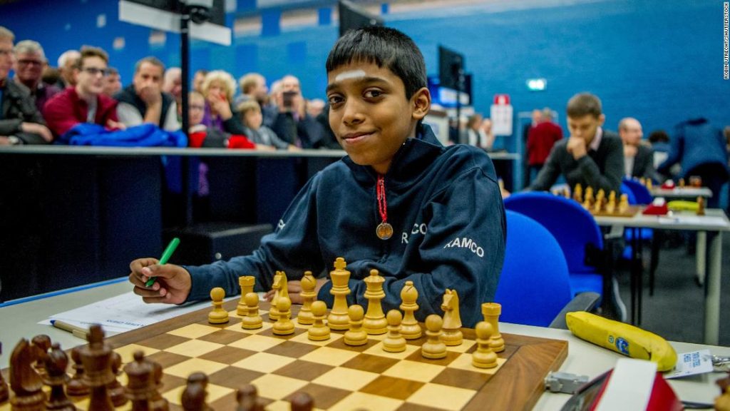 Rameshappu Pragnanandha: 16 yaşındaki Hint satrancı sansasyonu dünyanın 1 numarası Magnus Carlsen'i sersemletti