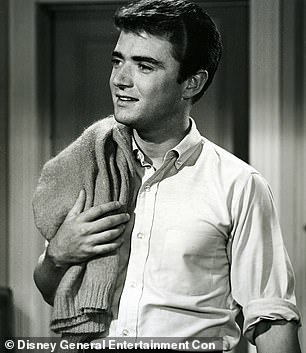 Atılım: Considine en çok popüler sitcom My Three Sons'ta Big Brother, Mike Douglas olarak bilinir;  1960'ların başında My Three Sons'un bir bölümünde görüldü.