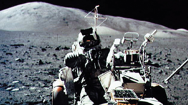 NASA, 50 yıl önce aydan aldığı vakumla kapatılmış örneği açıyor: NPR