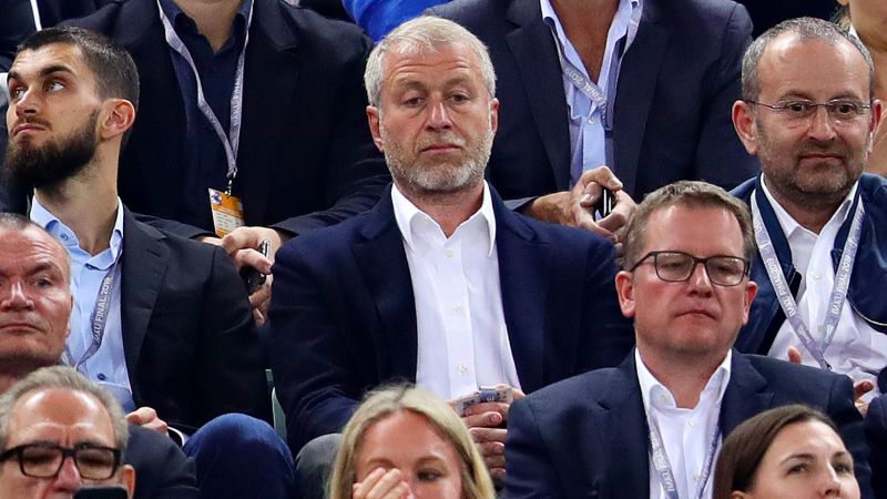 Roman Abramovich: İngiltere, Rus oligarkına ve Chelsea’nin sahibine yaptırım uyguluyor