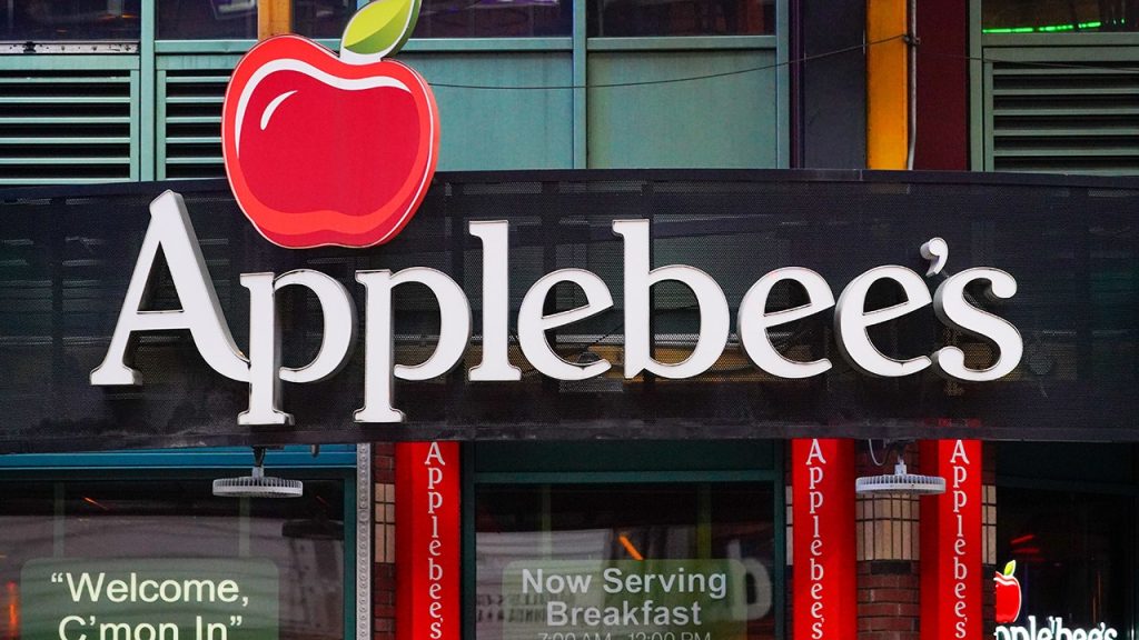 Applebee CEO'su ücretleri düşürmek için gaz fiyatlarını ve enflasyonu kullanacağını söylüyor: Rapor
