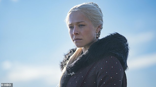 Güncelleme: HBO Baş İçerik Sorumlusu Casey Bloys, TV Line ile yaptığı bir röportajda, Game Of Thrones yan ürünü hakkında bazı yeni güncellemeler sunarak, yapımlarda daha fazla yan ürün olasılığını ima etti;  Emma Darcy, Prenses Rhinera Targaryen'i oynayacak