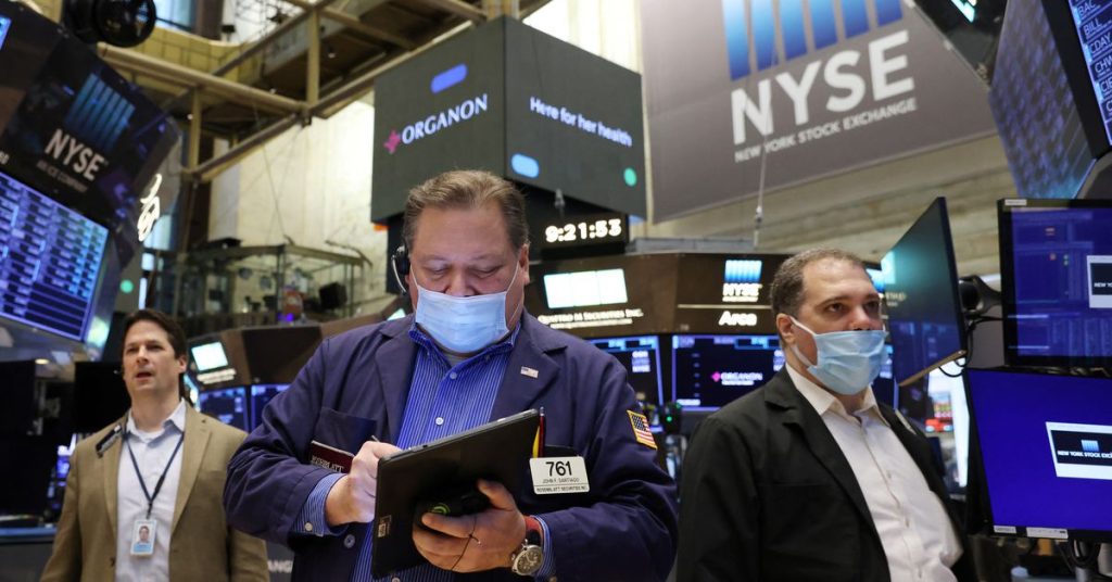 Petrol fiyatları yükseldikçe Wall Street düşüyor, Nasdaq ayı piyasasını doğruladı