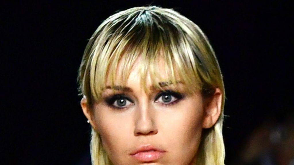 Miley Cyrus turda COVID kaptığını söyledi, 'kesinlikle buna değer'