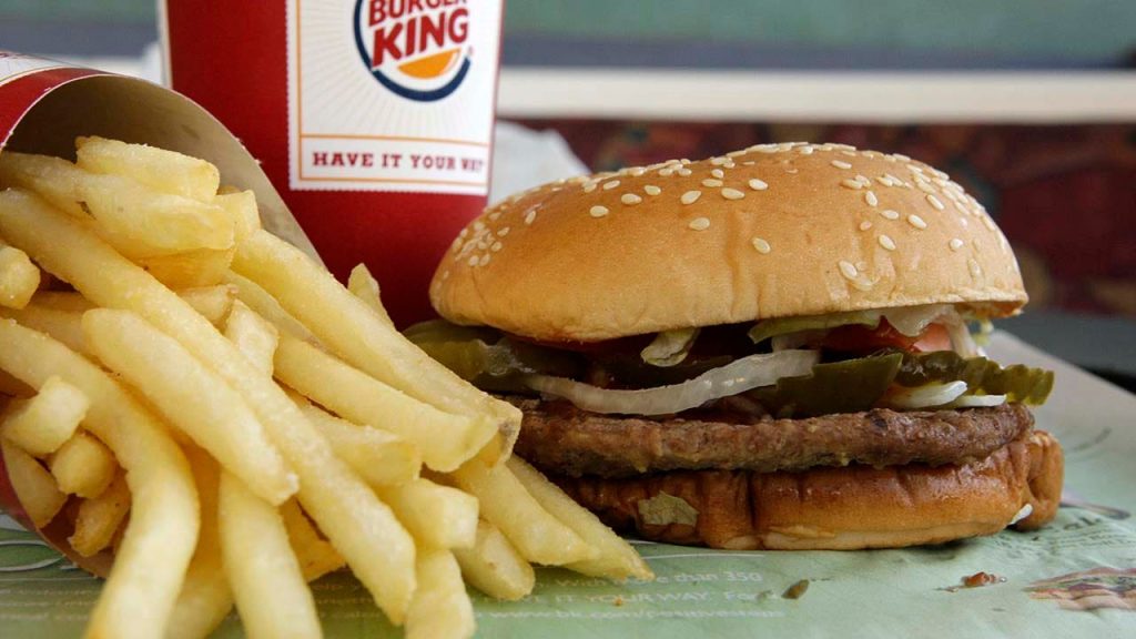 Dava, reklamlardaki Burger King sandviç boyutlarının müşterileri yanılttığını iddia ediyor.
