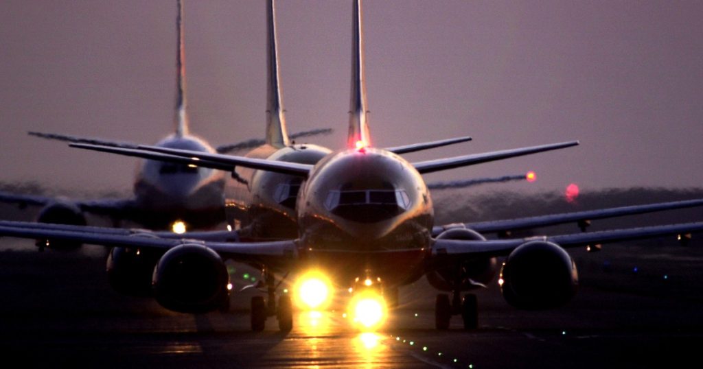 Uçuşlarda ısırmak ve tükürmekle suçlanan iki havayolu yolcusu şimdiye kadarki en büyük cezalarla karşı karşıya