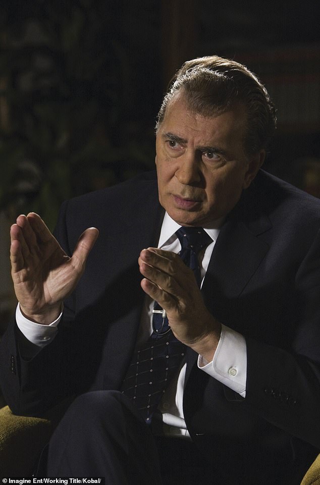 Angela, 2008 filmi Frost/Nixon'da rahmetli Başkan Richard Nixon rolüyle Başrolde En İyi Erkek Oyuncu Performansı dalında 2009'da Oscar adaylığı kazandı.