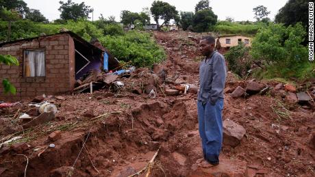 Salı günü, Durban'ın Jhumpa Feribotu, sağanak yağmur onu yok etmeden önce evinin bulunduğu yere baktı.