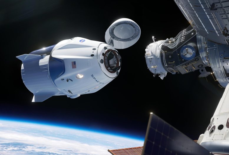 SpaceX Crew Dragon uzay aracı Uluslararası Uzay İstasyonuna yaklaşıyor