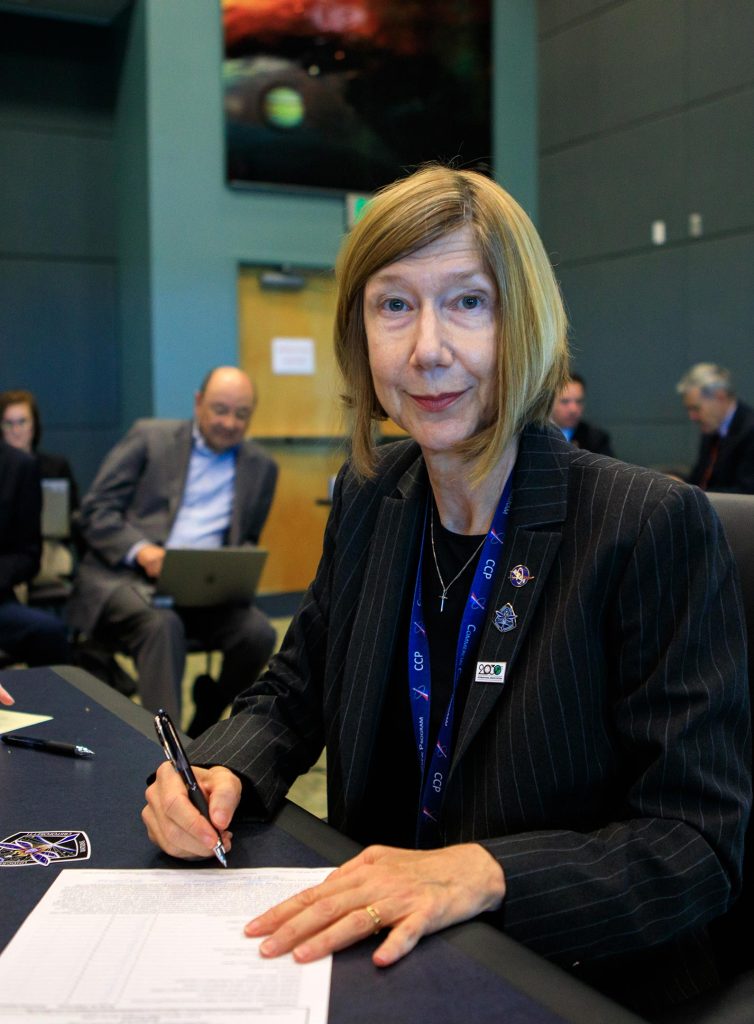 Kathy Luders, NASA'nın Uzay Operasyonları Müdürlüğü müdür yardımcısı