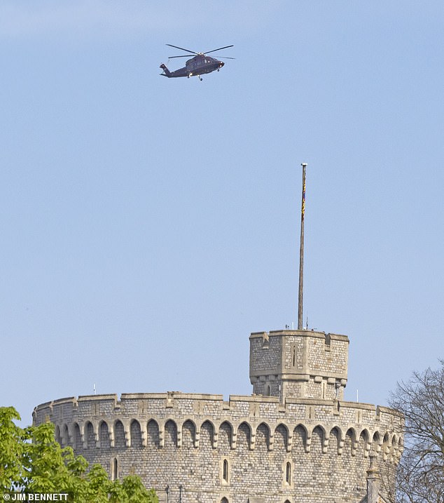 En hızlı rota: Kraliçe'nin helikopteri bugün Windsor Kalesi'nden havalanırken görüldü