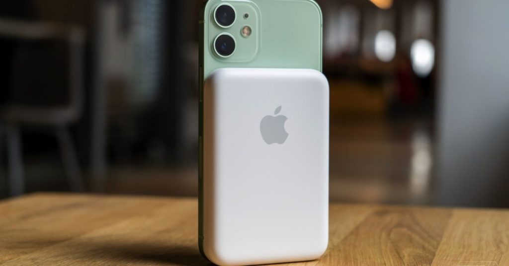 Apple'ın MagSafe Pil Paketi, yeni bir ürün yazılımı güncellemesiyle iPhone'ları daha hızlı şarj edebilir