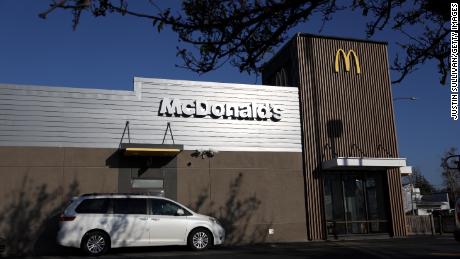 Milyarder Carl Icahn, domuzlara sponsorluk yapmak için McDonald's'ı hedef aldı
