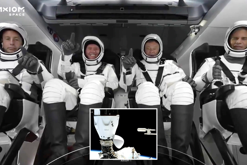 Bir SpaceX kapsülü, tamamen özel bir astronot ekibiyle Uluslararası Uzay İstasyonuna kenetleniyor