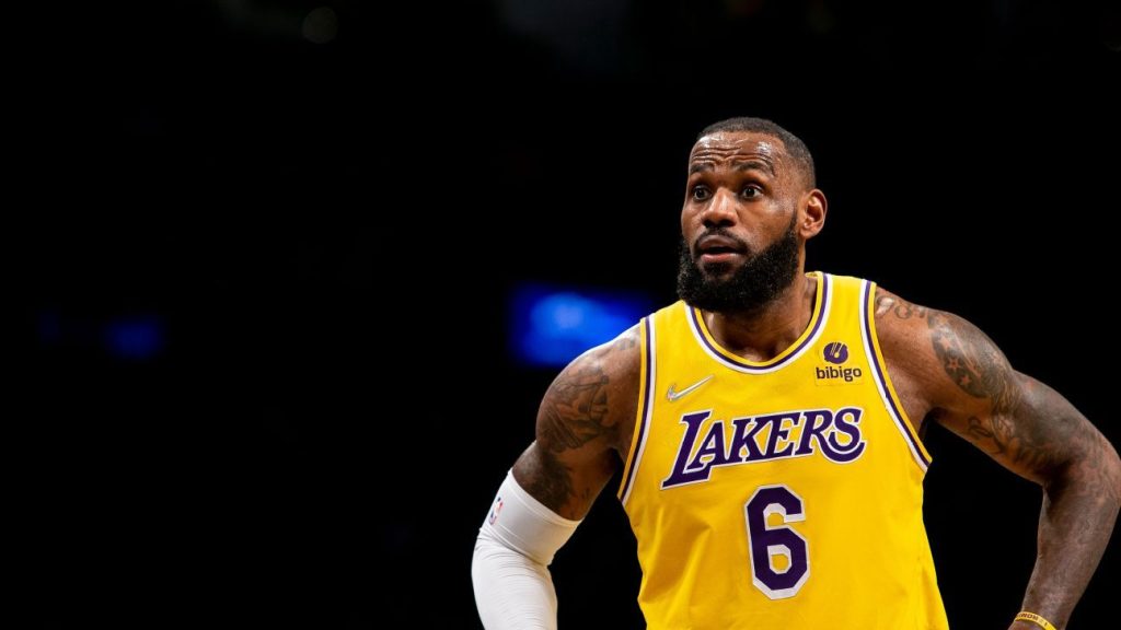 LA Lakers'ın sezon dışı transfer listesindeki LeBron James: 'Bu benim kararım değil'