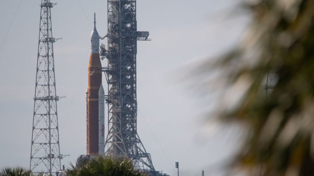 Sıkışmış valf, NASA'nın Artemis 1 dev ay roketine yakıt ikmali için ikinci girişimini durdurdu