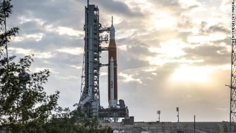 NASA, Artemis ay roketini fırlatmadan önce kritik adımlara koyuyor