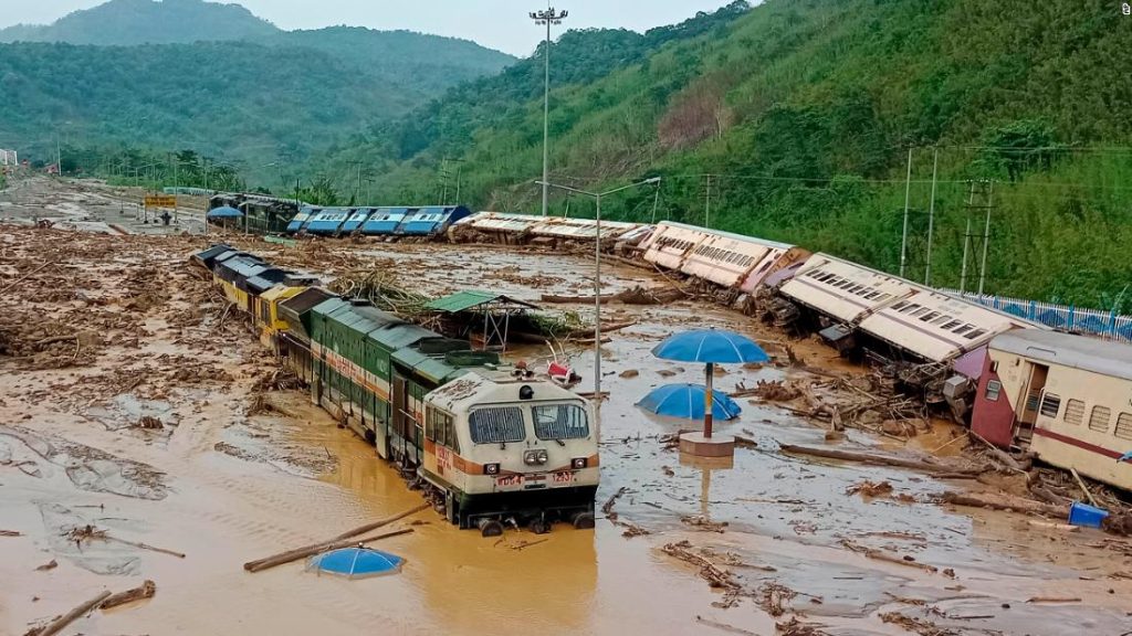 Assam sel: Yarım milyon Hintli yağmur nedeniyle kuzeydoğuda selden kaçtı