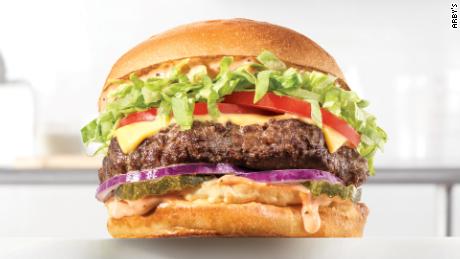 Arby & # 39;  s Wagyu Steakhouse Burger, Arby'nin menüsüne eklediği ilk burger.