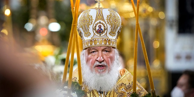 Rus Ortodoks Patriği Kirill, Rusya'nın Moskova kentindeki Kurtarıcı İsa Katedrali'nde 6 Ocak 2022 Perşembe günü Noel ayini sunuyor. 