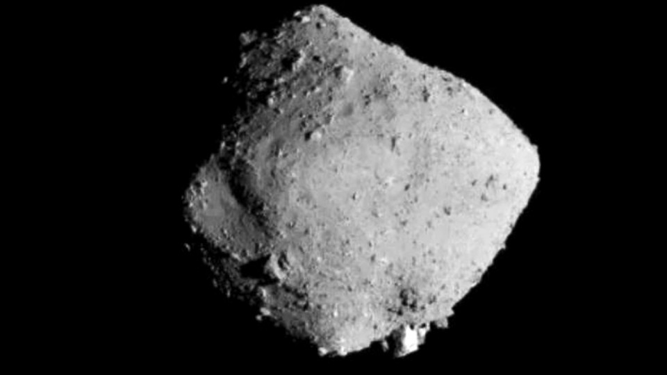 Japon Hayabusa2 sondası tarafından toplanan asteroit örneklerinde amino asitler bulundu.