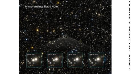 Bu Hubble görüntüsünde gösterilen yıldızlı gökyüzü, galaksinin merkezine doğru uzanmaktadır. 