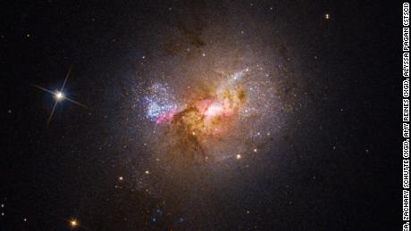 Yıldızların doğuşunu besleyen kara delik, bilim adamlarının çifte iş yapmasına neden oluyor