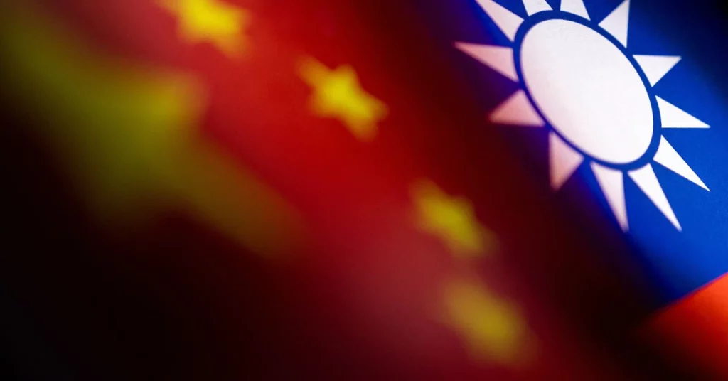 Çin, Tayvan çevresinde bir "hazırlık devriyesi" yürüttüğünü söyledi