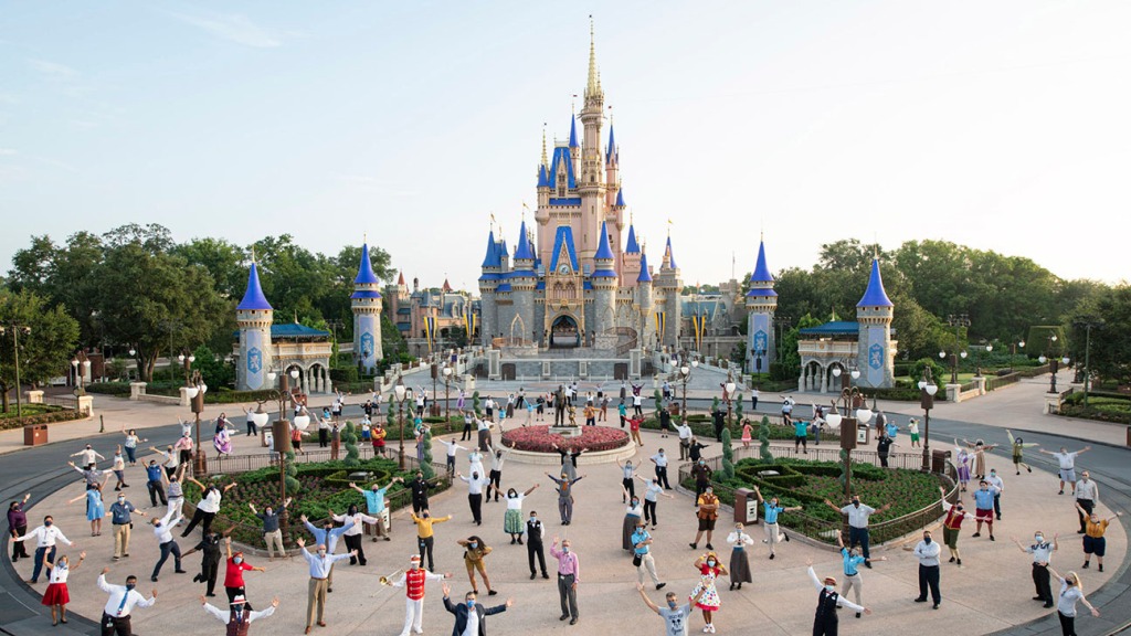Disney, 2026'ya kadar binlerce işi Florida'ya taşımayı erteledi - The Hollywood Reporter