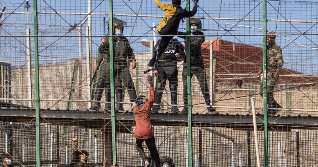 Fas: İspanya’nın Melilla kentine girmeye çalışan 18 göçmen öldü |  göçmenlik haberleri