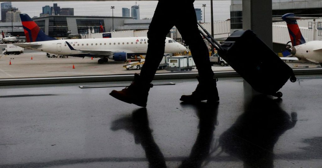 Havayolları işçi krizi ve kötü hava koşulları nedeniyle 700'den fazla ABD uçuşunu iptal etti