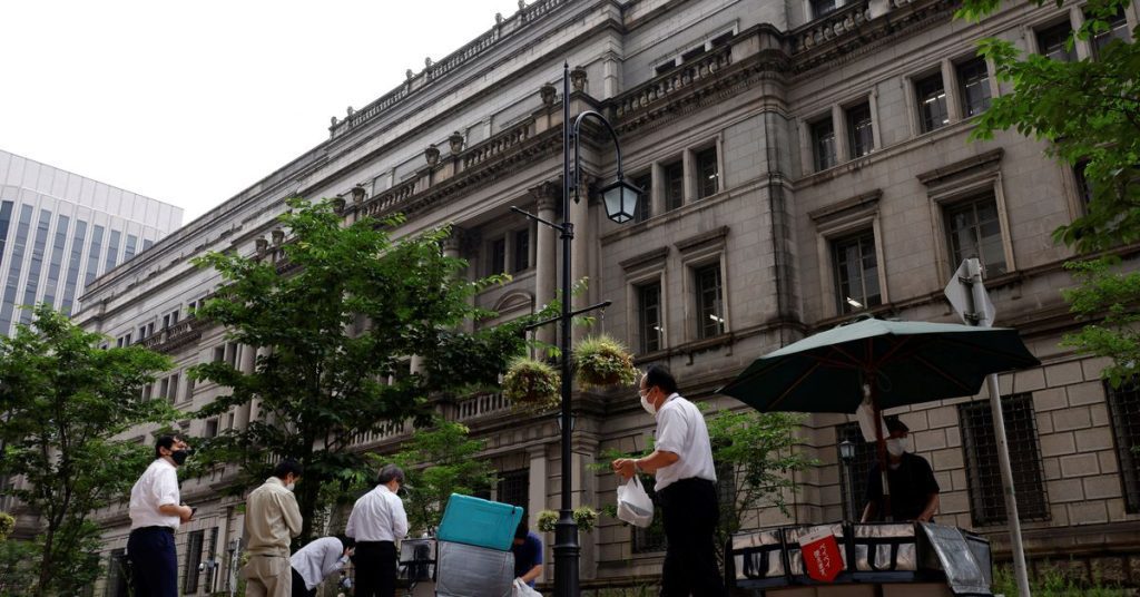 Japonya Merkez Bankası, oranları çok düşük tuttu, Japon yeninde keskin düşüşler konusunda uyardı