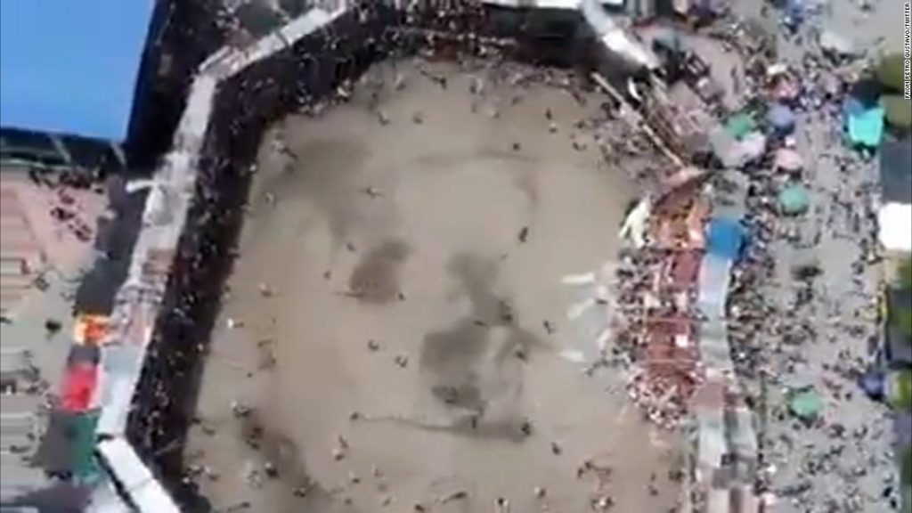 Kolombiya'da stadyumun çökmesi sonucu en az 4 kişi öldü, 30 kişi yaralandı.
