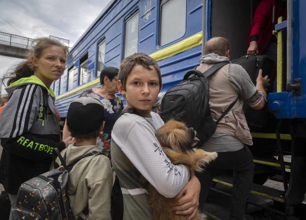Ruslar, doğu Ukrayna'daki kazanımları pekiştirerek şehri engellemeye çalışıyor
