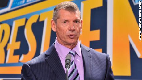 Vince McMahon, para konusunda sessiz kaldığı iddialarının ardından WWE CEO'luğundan istifa etti