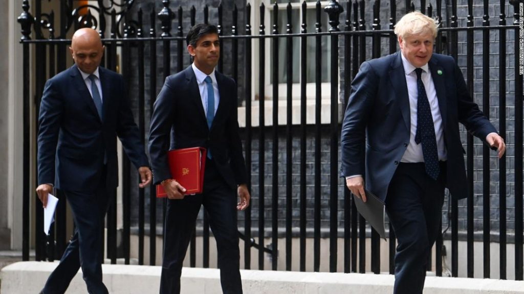 İngiltere'nin önde gelen bakanları Rishi Sunak ve Sajid Javid'in istifasıyla Boris Johnson'a ağır darbe