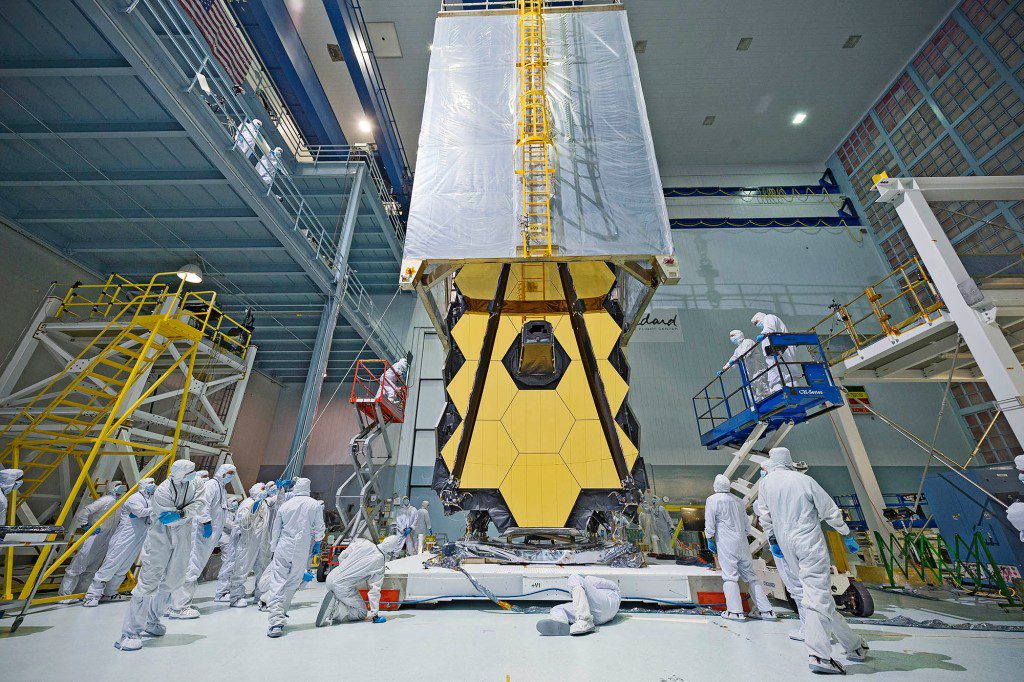 NASA'nın James Webb Uzay Teleskobu'nun üzerine yerleştirilmiş bir bilim kurgu ışınlayıcısına benzeyen şey aslında "Temiz çadır." bu