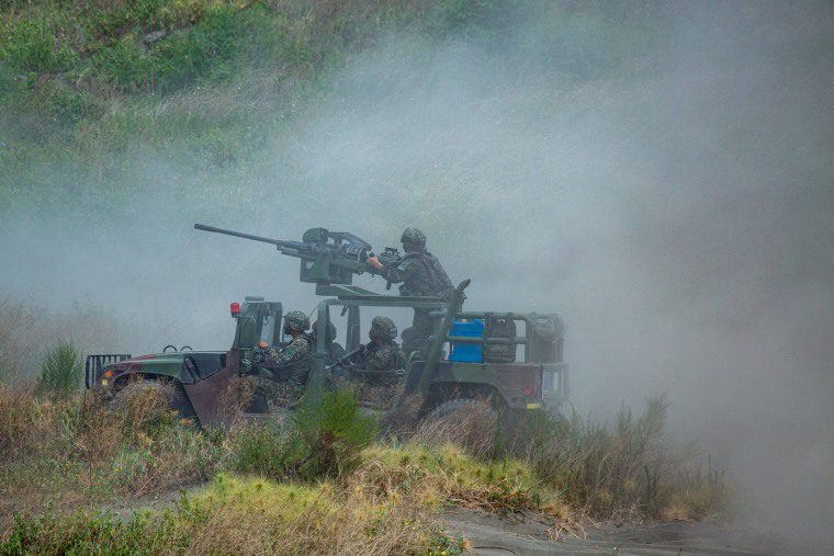 Fotoğraf: Tayvan, gerçek ateşle askeri tatbikatlar yürütüyor