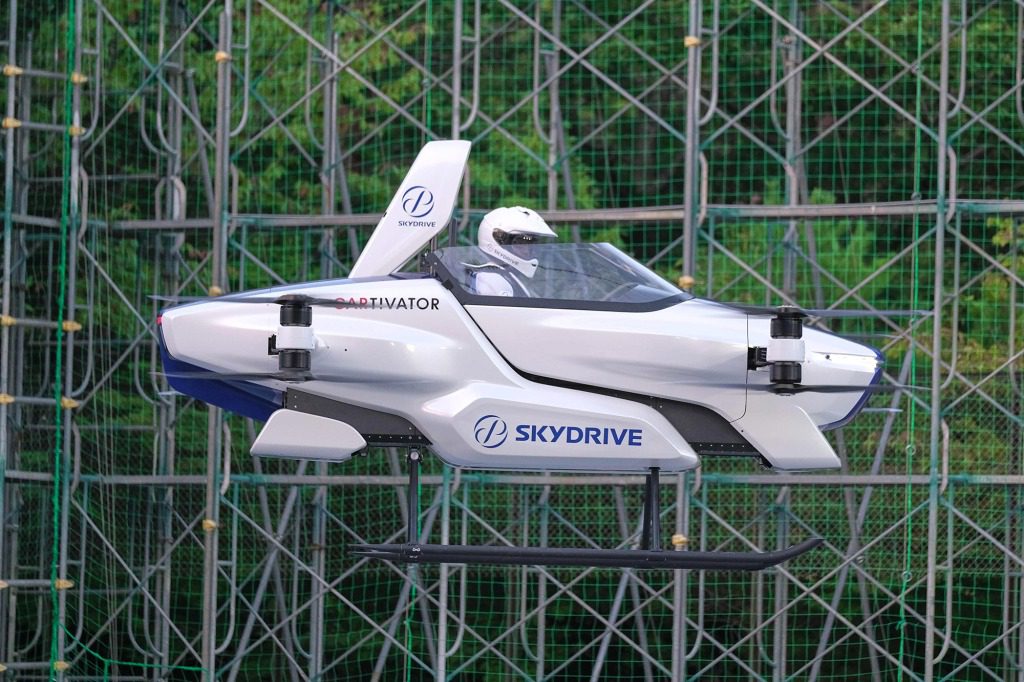 Eylül 2020'de bir Japon şirketi tarafından test edilen uçan bir arabanın prototipi.