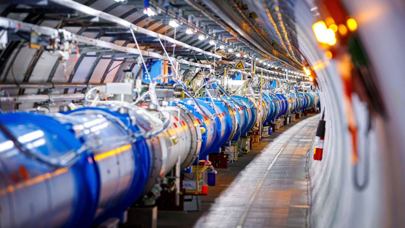 CERN'in Büyük Hadron Çarpıştırıcısı, evrenin daha fazla sırrını ortaya çıkarmak için üçüncü kez patladı
