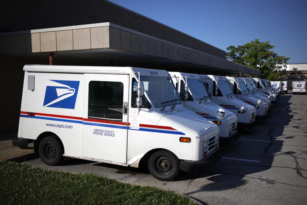 USPS, ilk açıklanandan dört kat daha fazla elektrikli posta kamyonu satın alacak