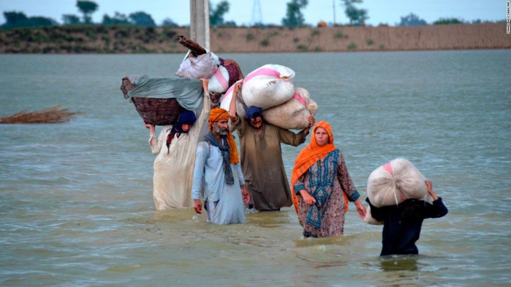 Pakistan’daki sel felaketi 33 milyon insanı son on yılın en büyük felaketiyle etkiledi.