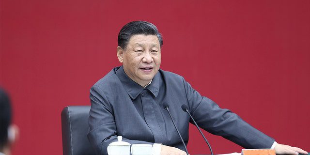 Aynı zamanda ÇKP Merkez Komitesi genel sekreteri ve Merkez Askeri Komisyonu başkanı olan Çin Devlet Başkanı Xi Jinping