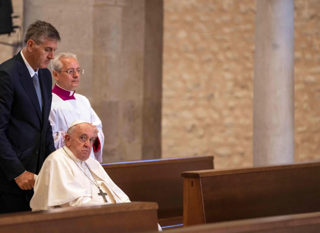 Vatikan’daki Katolik Kilisesi’nin kardinalleri Papa Francis ile görüştü