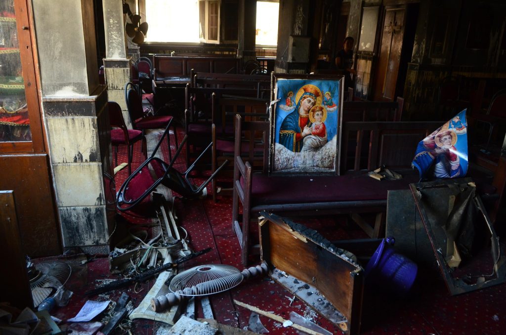 Yetkililer: Kahire'de bir Kıpti kilisesinde çıkan yangın 41 kişinin ölümüne, 14 kişinin de yaralanmasına neden oldu