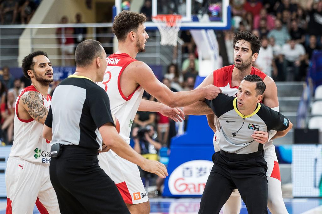 Furkan Korkmaz'ın EuroBasket maçının ardından Gürcistanlı futbolcuların saldırısına uğradığı iddia edildi.