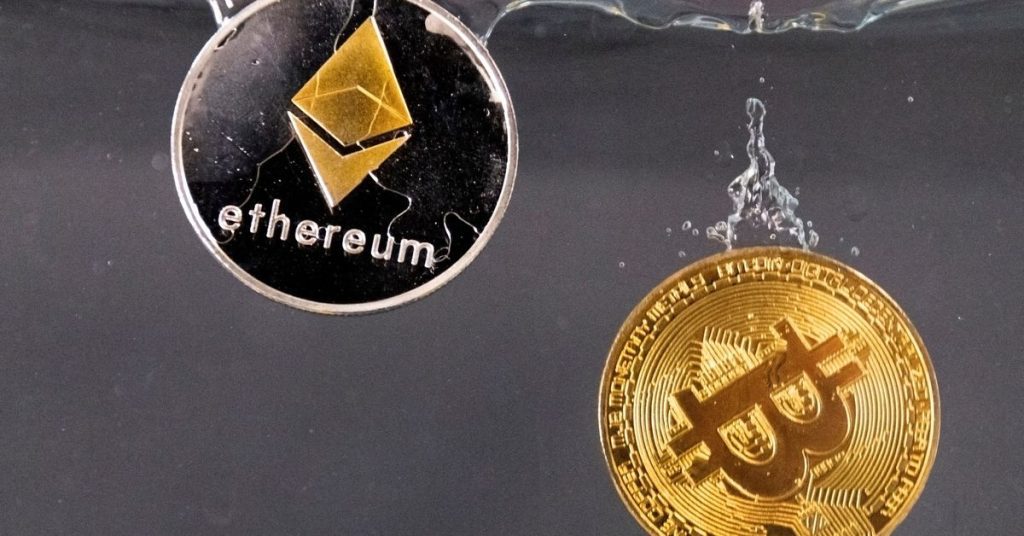 Cryptoverse: Ether, Crypto Crown Yarışında Bitcoin'in Uyanışında Stabilize Ediyor