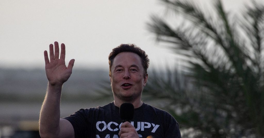 Musk Twitter'a odaklanırken, 56 milyar dolarlık Tesla maaşı yargılanıyor