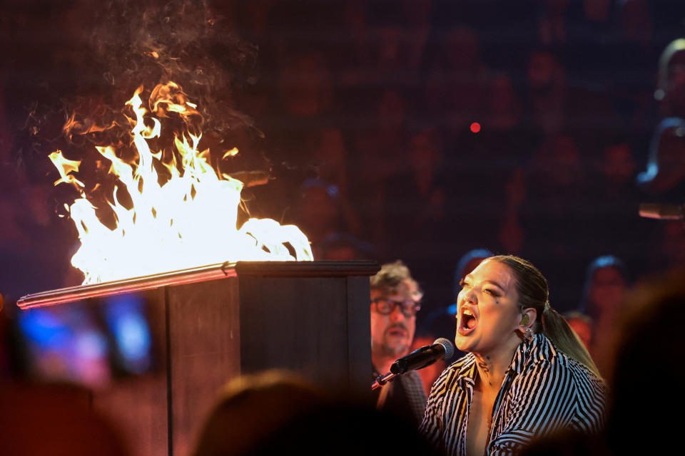 Elle King, 56. Yıllık CMA Ödülleri'nde sahne alıyor.  (Fotoğraf: Reuters/Mario Anzoni)