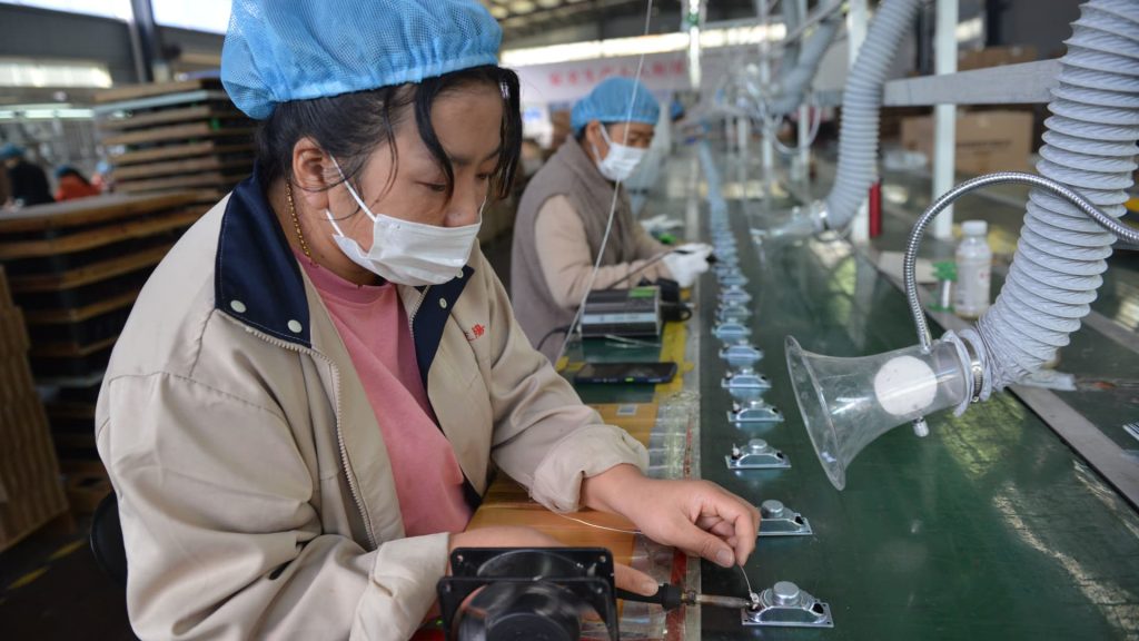 Çin'de fabrika faaliyeti Nisan'dan bu yana en düşük seviyede;  Asya piyasaları oldukça yüksek